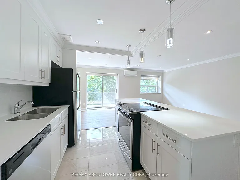 135 Allan St #310 — Photo 4