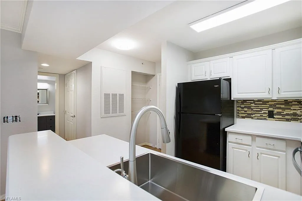 2 bed, 2.0 bath, 1100 sqft, $1,900 — Photo 4