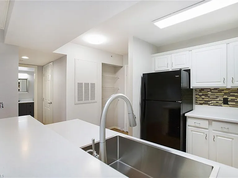 8271 Key Royal Cir #924 — Photo 4