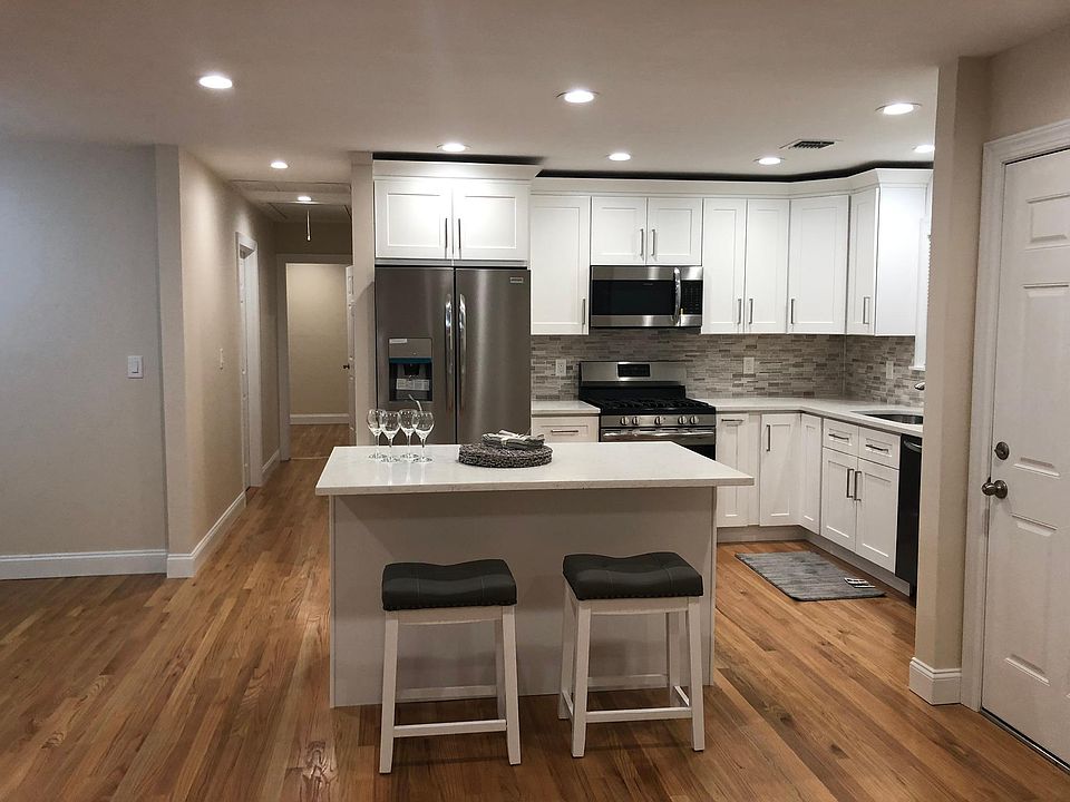 1st image of 210 Sheridan Blvd