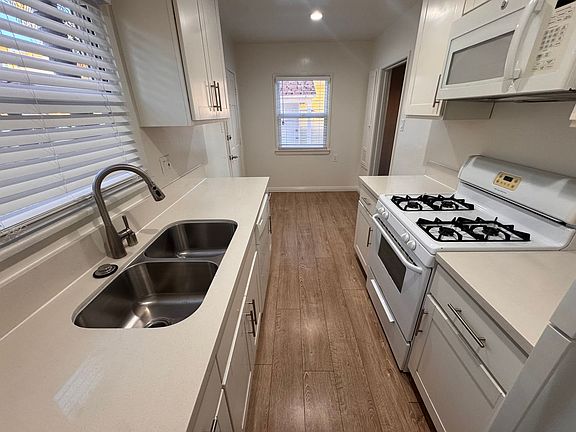 5th image of 921 Monterey Blvd #923