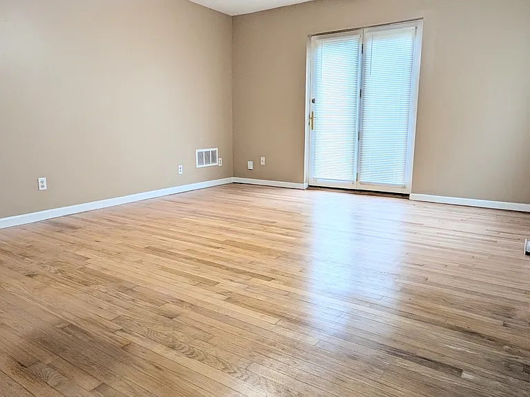 1215 S Willow Ave — Photo 11