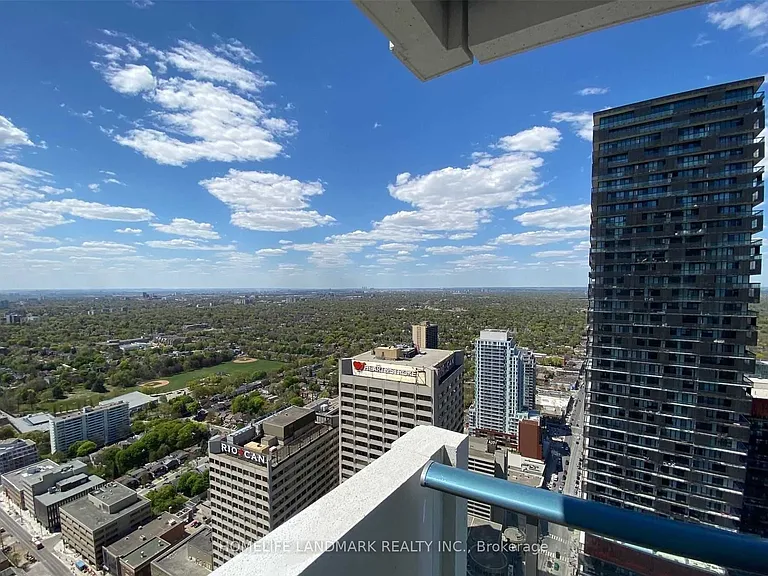 2221 Yonge St #5009 — Photo 11