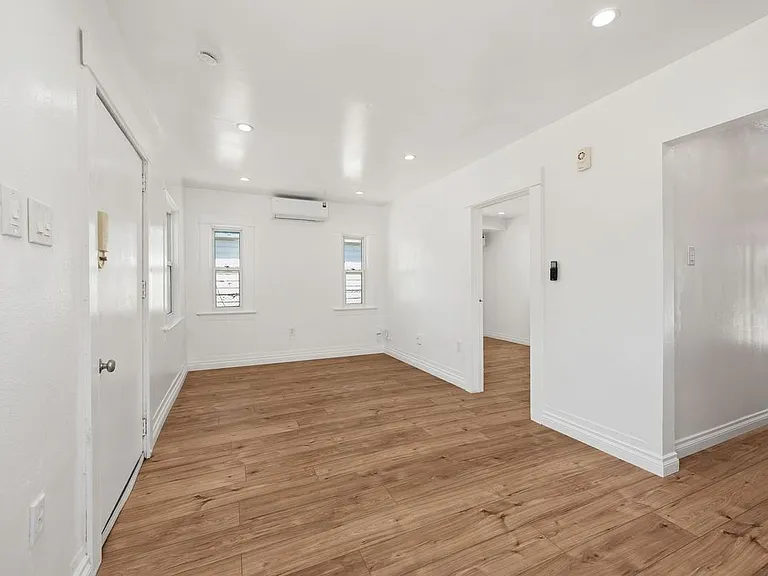 1418 W 69th St — Photo 5