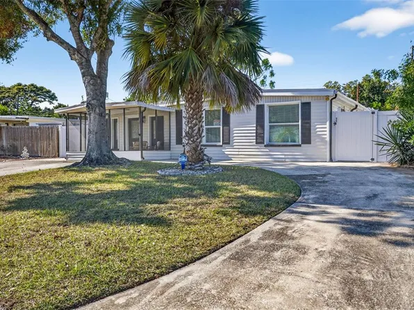 9370 83rd St N, Seminole, FL 33777