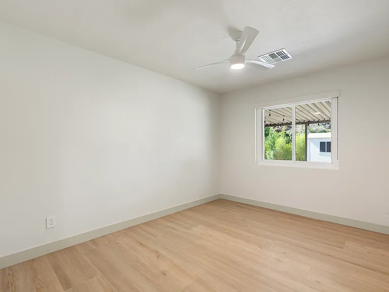 715 W Oregon Ave — Photo 23