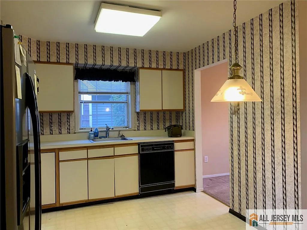 2 bed, 2.5 bath, 1318 sqft, $2,580 — Photo 2