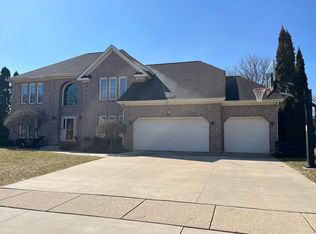 601 Steeplechase Rd, St Charles, IL 60174