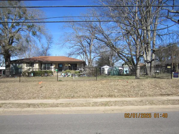 241 E Main St, Van, TX 75790