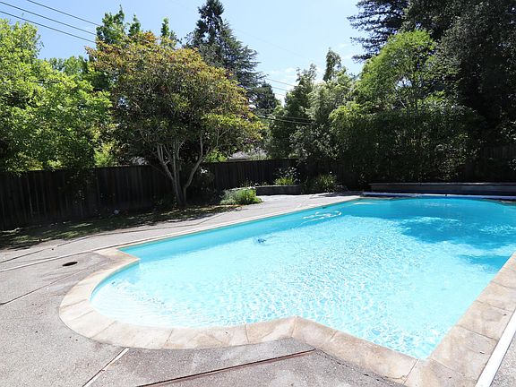 4th image of 1130 Hidden Oaks Dr