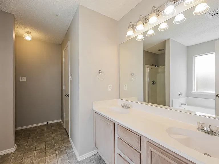 2400 Stagecoach St — Photo 12