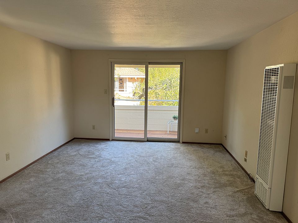 Large living space with new carpeting