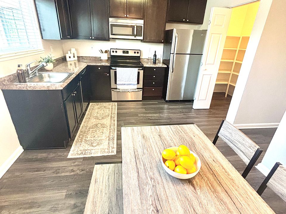 2x1.5 Townhouse Kitchen