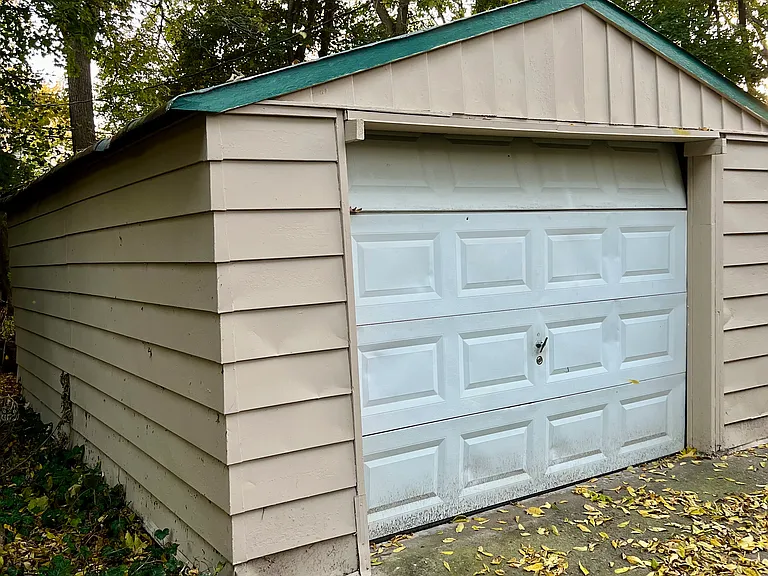 423 Cottage St — Photo 38