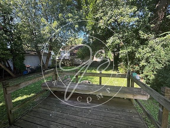 3rd image of 2057 Wyndhurst Rd
