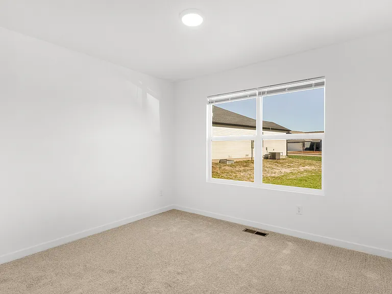 810 Lambert Cir — Photo 16