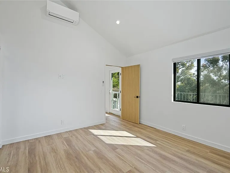 6108 Sadring Ave — Photo 47