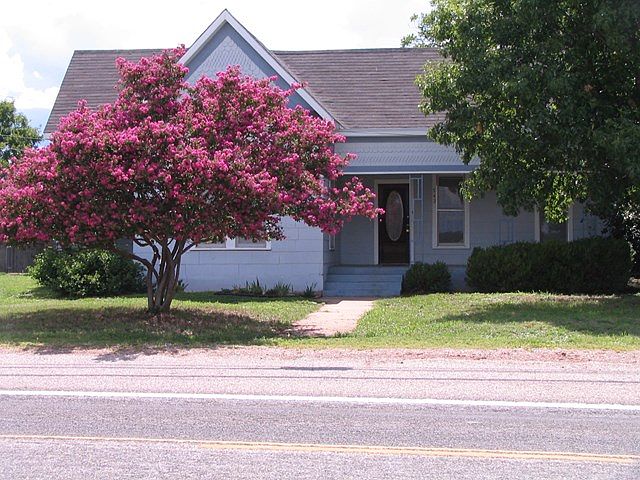 1st image of 742 N Avenue F