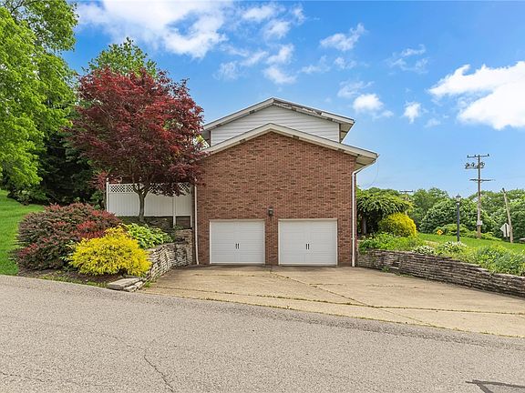 3rd image of 136 Upland Dr