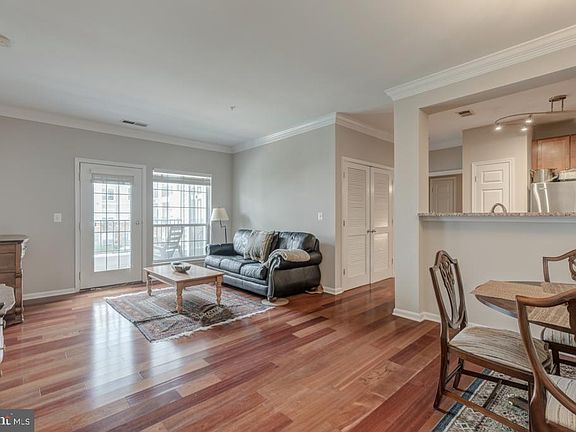 3rd image of 4860 Eisenhower Ave Unit 283