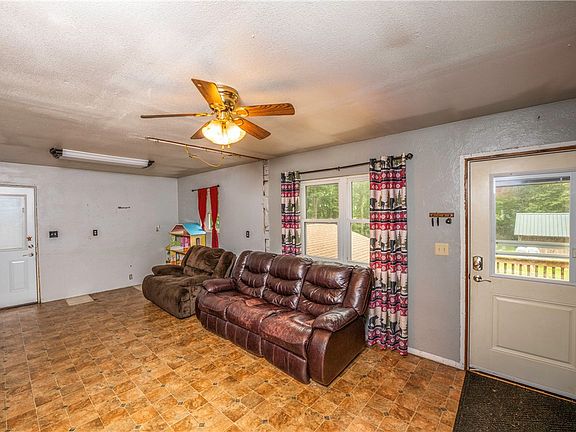 4th image of 905 Branchton Rd