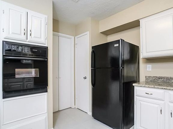 5th image of 7115 Foxway Ln