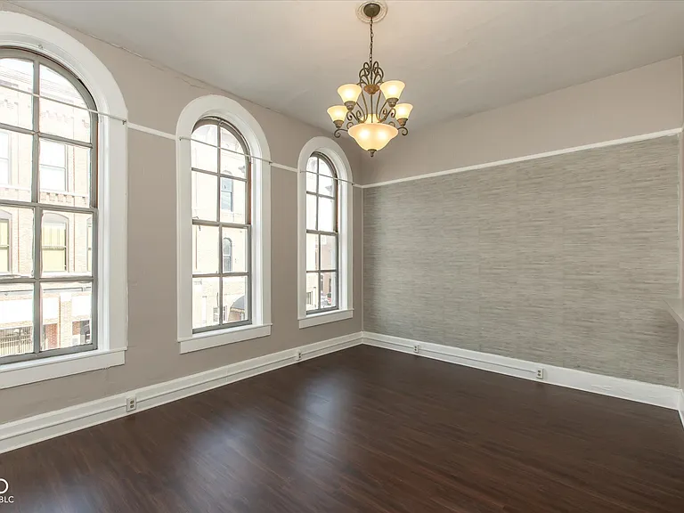 77 E Jefferson St — Photo 3
