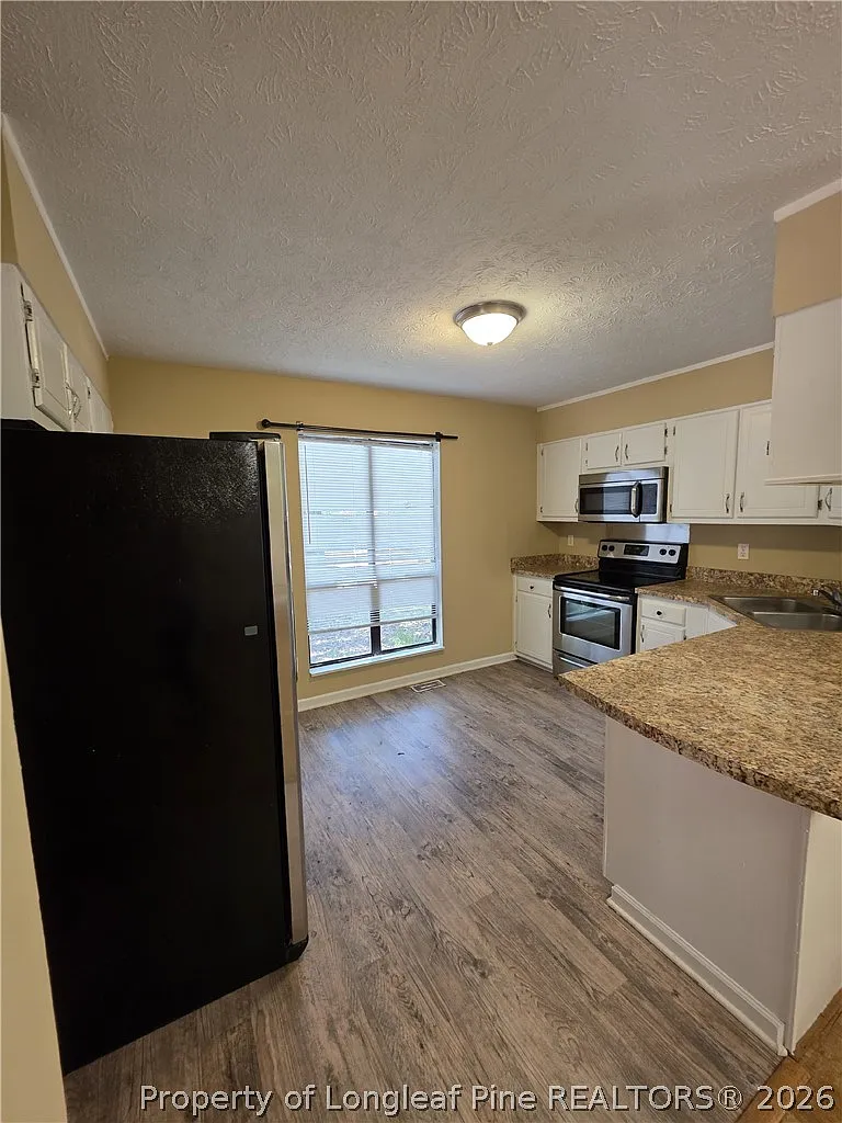 3 bed, 2.0 bath, 1301 sqft, $1,395 — Photo 3