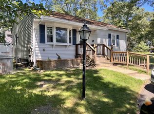 40 Restful Ln, Wareham, MA 02571