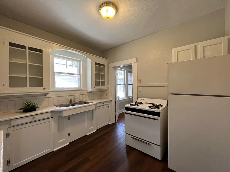 700 W Elsmere Pl — Photo 6