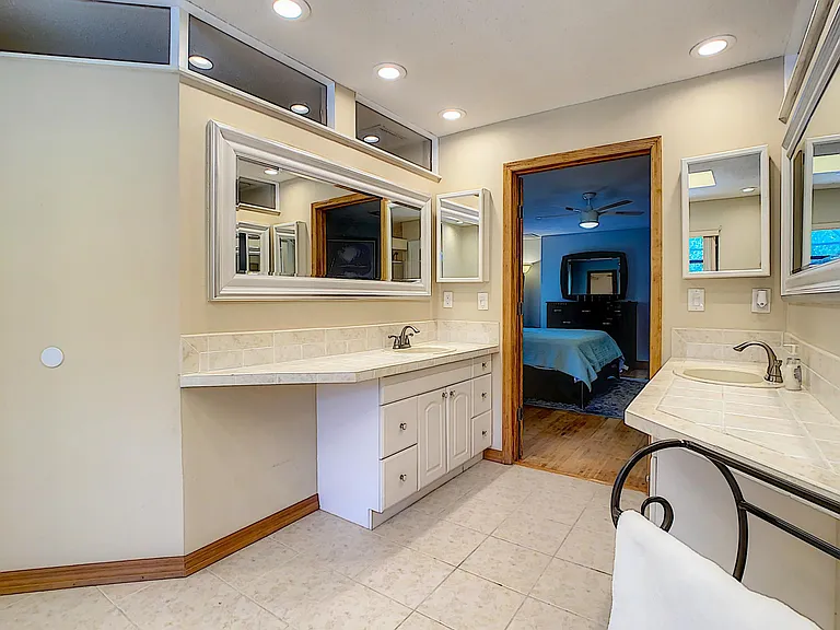 4932 Hidden Oaks Trl — Photo 7