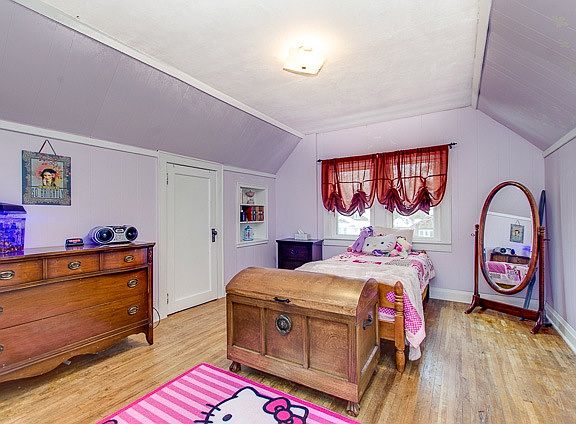 2nd image of 4050 Queen Ave N