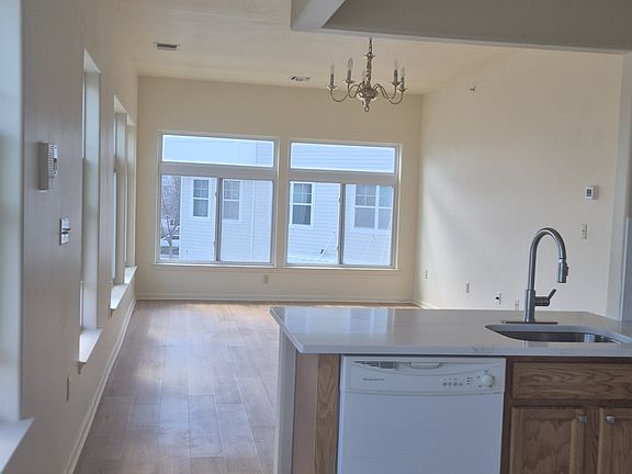4th image of 183 Schooner St #1