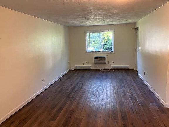 2nd image of 108 Presidents Ln APT 4