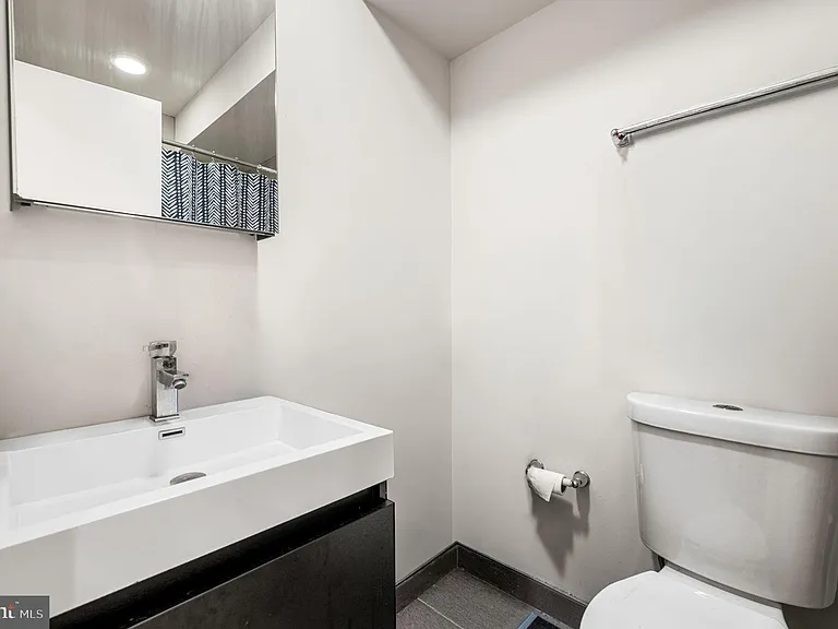 1014 S Bouvier St — Photo 18