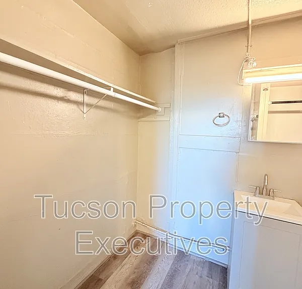 234 E 32nd St #10 — Photo 7