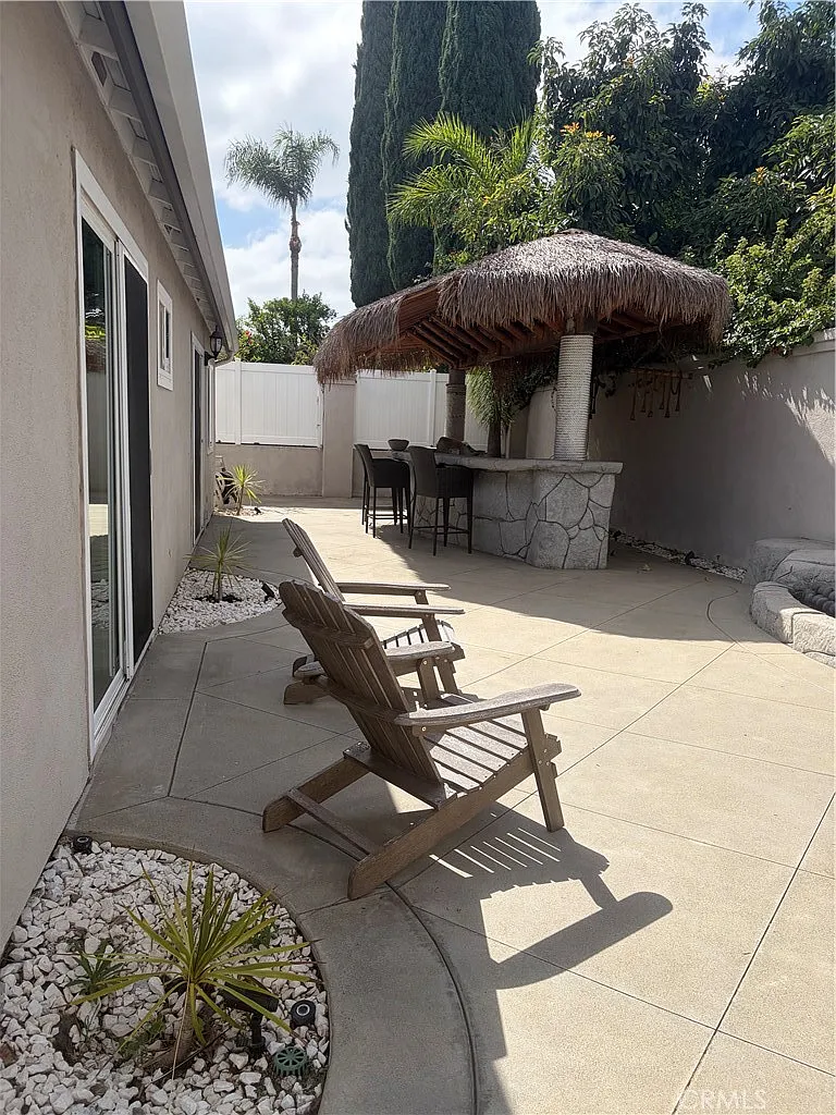 3 bed, 1325 sqft, $5,499 — Photo 4