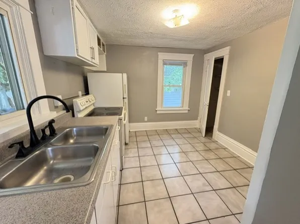 Charming Akron Upstairs Rental with Spacious Rooms and Included Appliances, 325 Para Ave, Akron, OH 44305