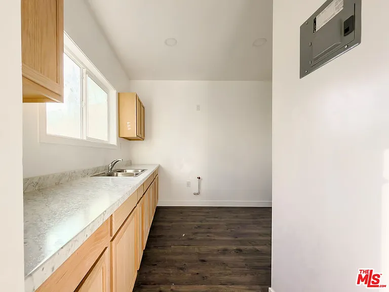 908 S Normandie Ave #16 — Photo 15