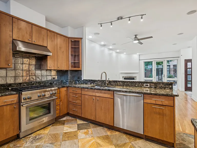 2910 N Commonwealth Ave #3 — Photo 8
