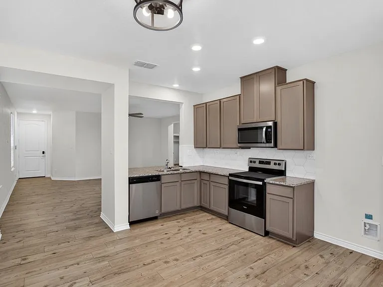 223 W Granite Shores Dr — Photo 3