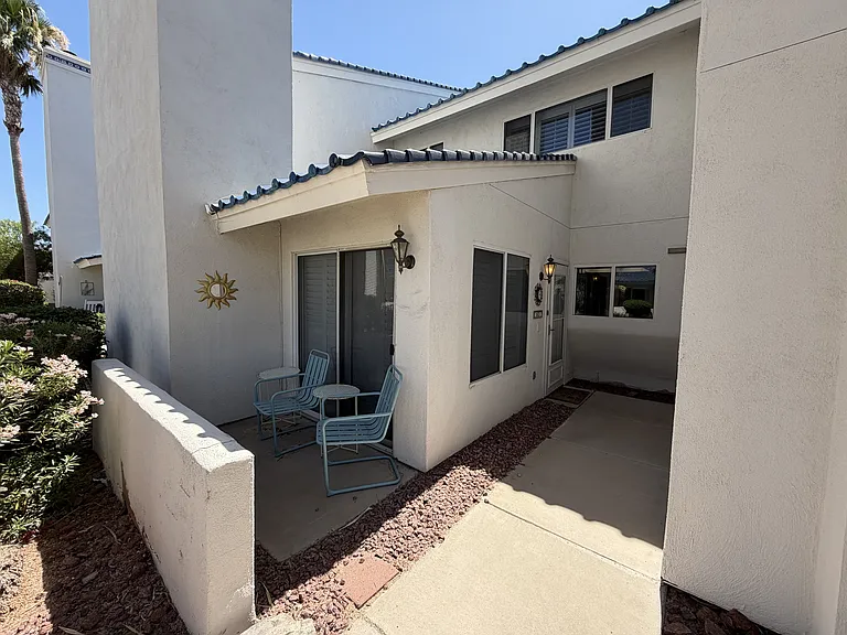 1800 E Club House Plz #83-1 — Photo 1