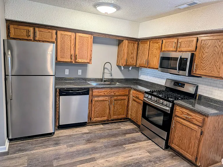 Frost Garden Townhomes — Photo 2