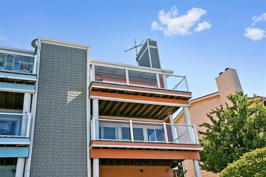 10 Marine Dr #3 photo 1