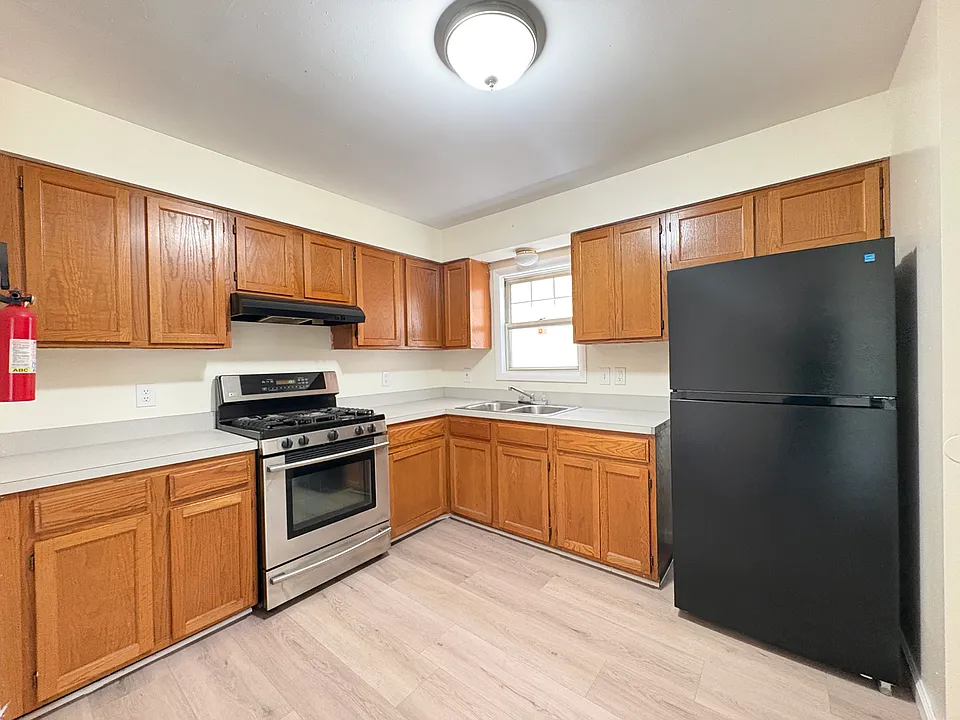 174 Dwight St #1