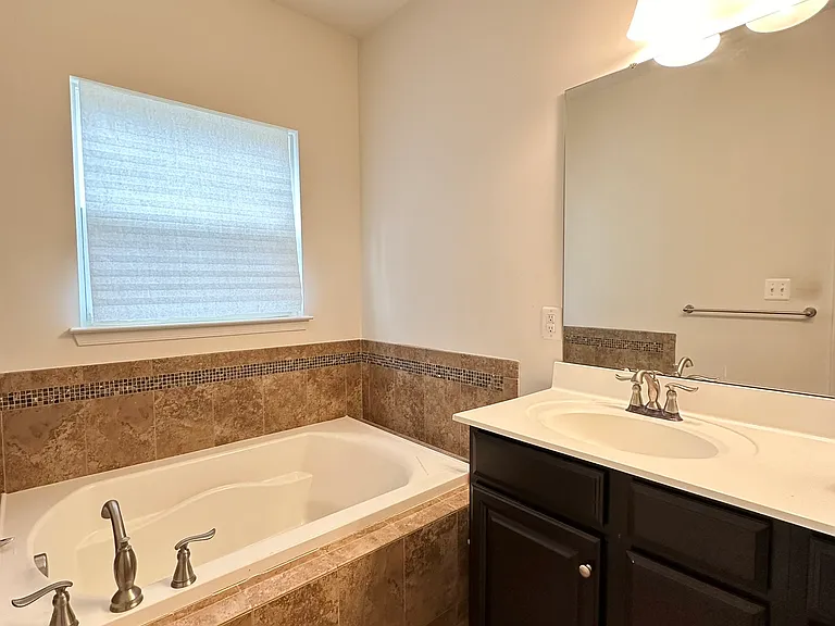 6314 Halsted Ave — Photo 11