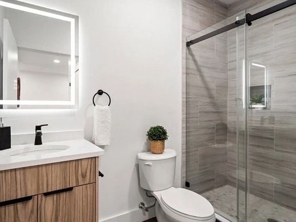 5th image of 310 W Jersey St #404