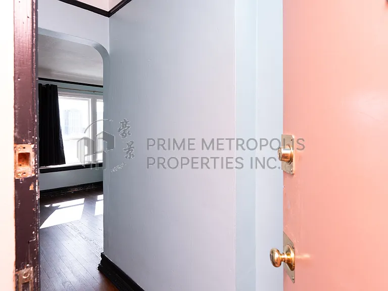 407 NE 45th St #8 — Photo 3