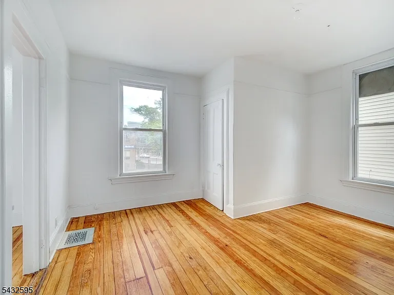 444 N Broad St — Photo 7