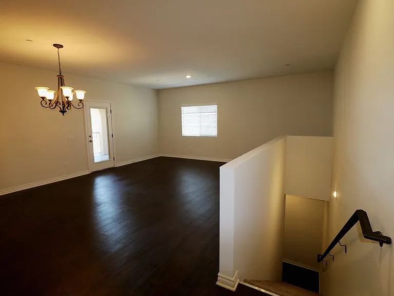 Santa Barbara Luxury Apartment Homes — Photo 2